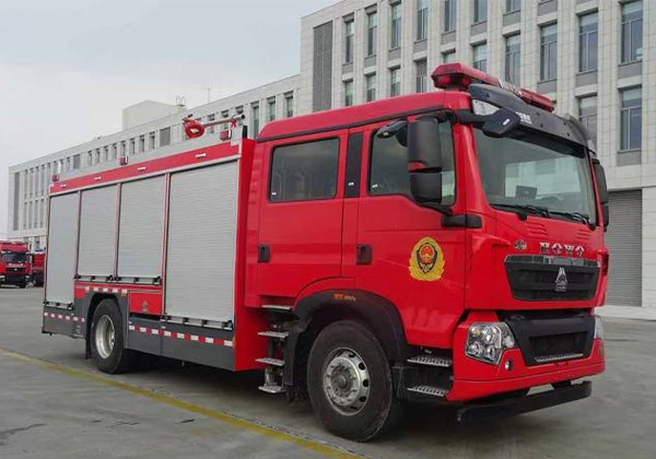 干粉消防車
