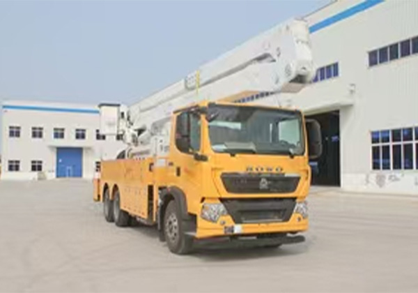 高空作業(yè)車