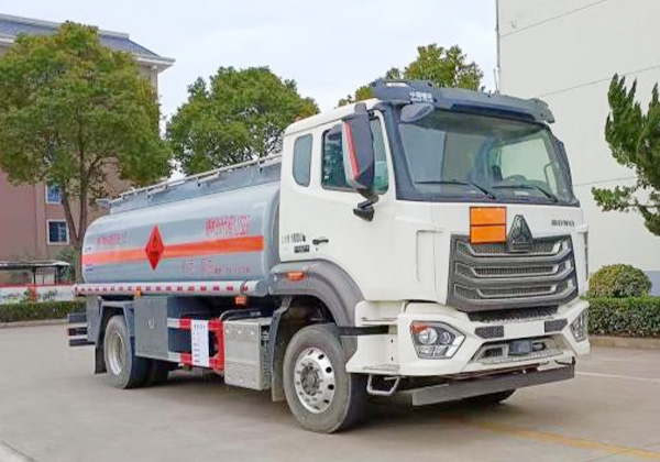 易燃液體罐式運(yùn)輸車